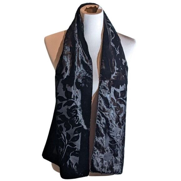 LIZ CLAIBORNE RAYON/POLYESTER BLEND BLACK W/RAISED VELVET FLORAL DESIGN - Picture 2 of 6